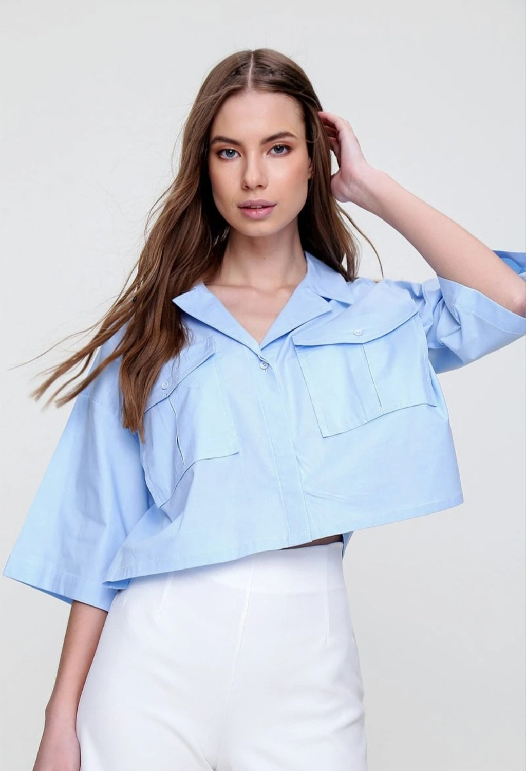 Chemise courte bleu ciel