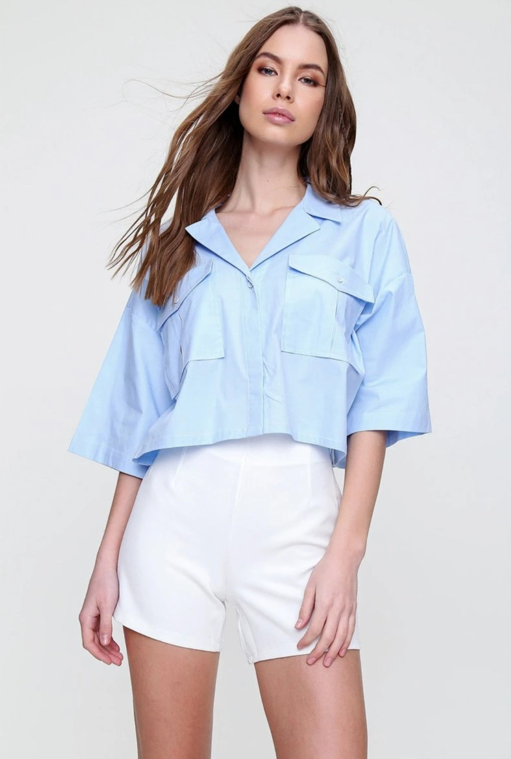 Chemise courte bleu ciel