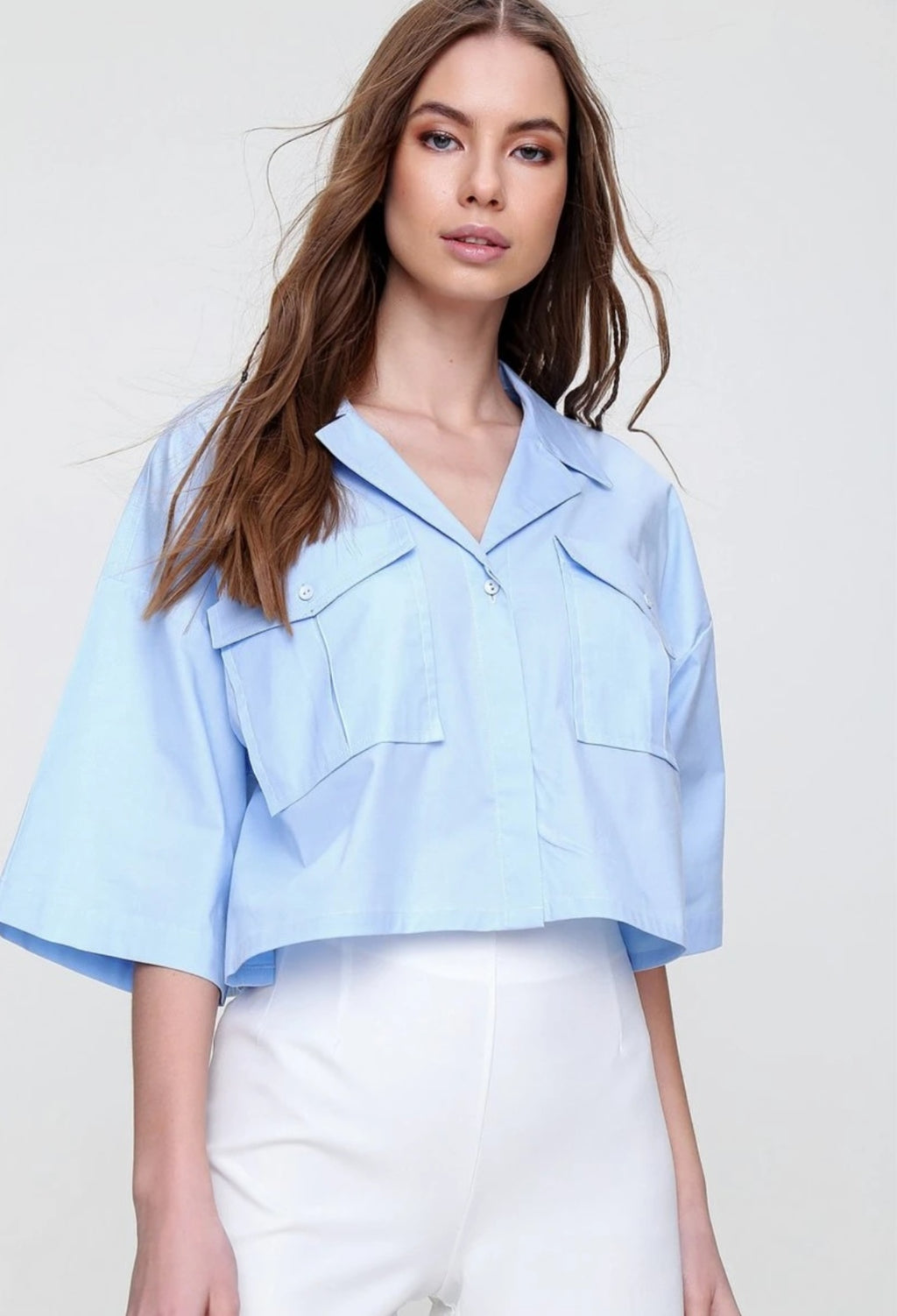 Chemise courte bleu ciel